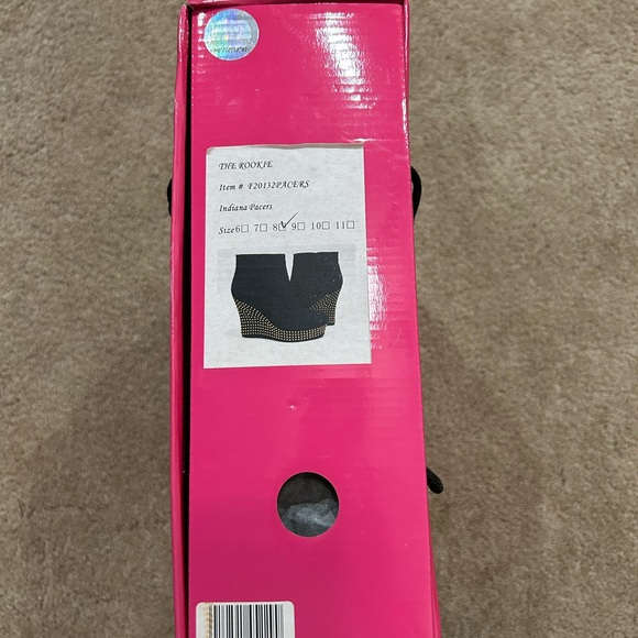 Official NBA Indiana Pacers “The Rookie” booties. Size 8- only worn once. - Picture 4 of 11